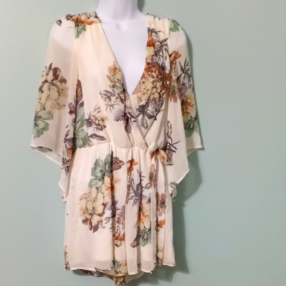 bailey blue Other - Bailey Blue Jumpsuit Floral Sheer Sleeves Size Medium V Neck Faux Bow